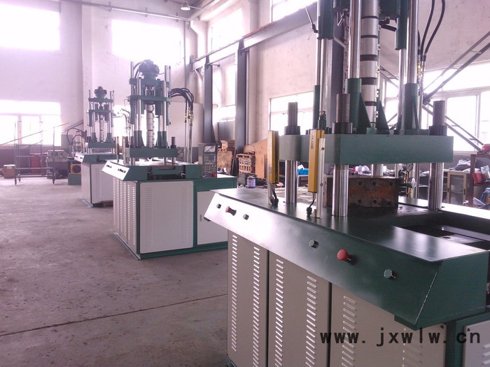 供應(yīng)注肩機(jī)，雙滑板注塑機(jī)，牙膏管/ 化妝品管注塑機(jī)