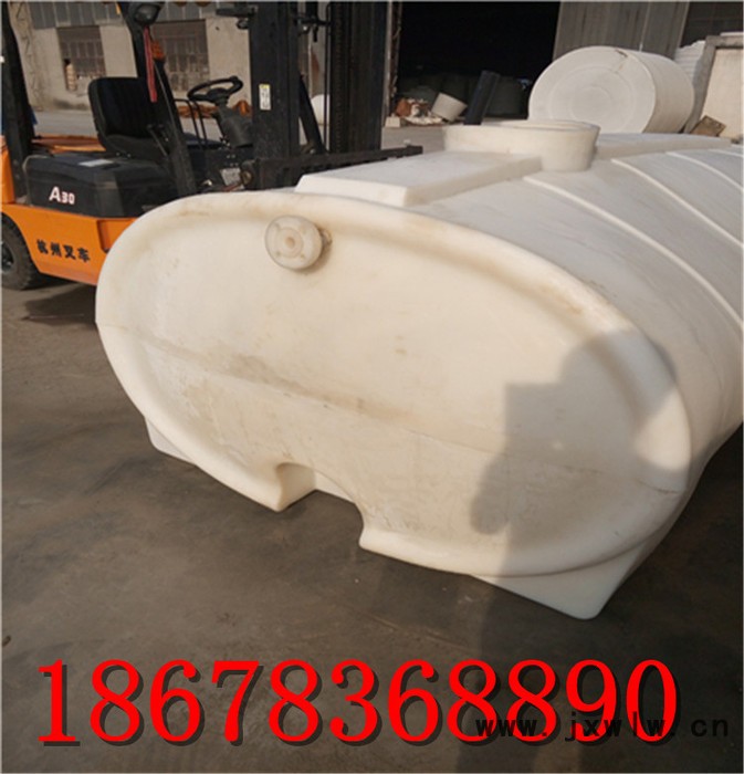 信誠(chéng)滾塑大桶廠家1.5噸臥式塑料桶 車載運(yùn)輸1.5方pe儲(chǔ)罐 1500升臥式水箱加工定做