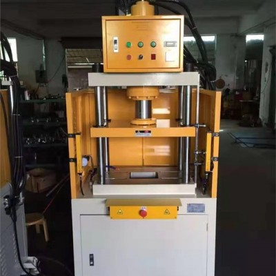 壓鑄產(chǎn)品沖壓設(shè)備 鋁鎂鋅合金產(chǎn)品沖邊機(jī) 沖壓水口切邊機(jī)，壓鑄件切邊機(jī)，油壓切邊機(jī)，壓鑄產(chǎn)品切邊機(jī)