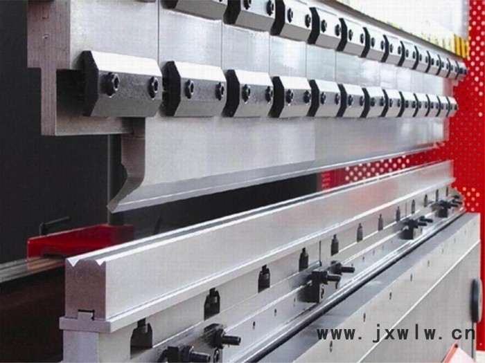 馬鞍上融旺機(jī)械科技有限公司 數(shù)控折彎機(jī)模具、剪板機(jī)刀片、撕碎機(jī)刀片、龍門剪刀片、圓盤刀片。
