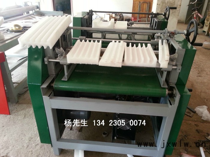 供應萬川800L珍珠棉開槽機，珍珠棉開槽機價格，珍珠棉開槽機廠家