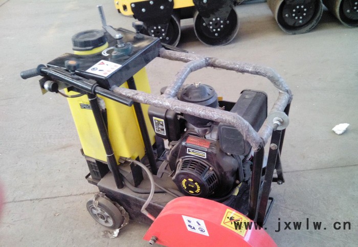直銷(xiāo)小型路面切割機(jī)，馬路切割機(jī)，混凝土切割機(jī)