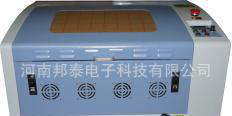 濟(jì)南非金屬激光雕刻機(jī)亞克力玻璃皮革木材雕刻機(jī)直銷(xiāo)