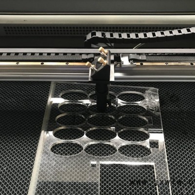 高速精密CO2激光切割機可用于非金屬薄板加工雕刻