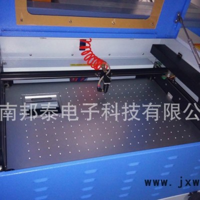 廣告激光雕刻機(jī)木刻畫(huà)亞克力水晶皮革雕刻機(jī)直銷(xiāo)