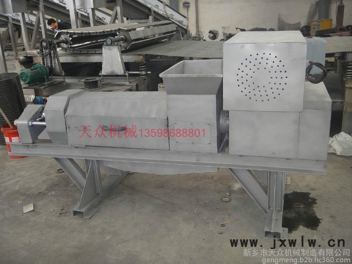 供應(yīng)各種規(guī)格雙螺旋葡萄壓榨機(jī)用途廣泛、中藥草樹枝葉汁液分離設(shè)備