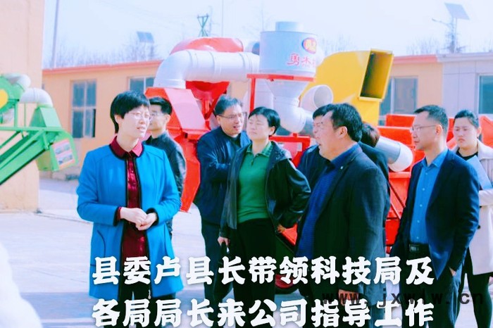 大小果去石子分離設(shè)備 全自動裝袋脫秧收果機(jī) 自動上料排雜花生摘果機(jī) 大型花生脫果脫粒機(jī) 干濕兩用